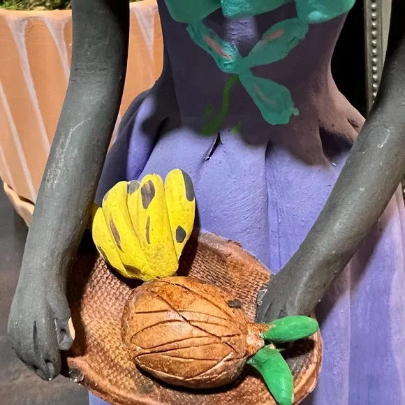 Clay Statue Venezuela Woman Figurine - Picture 4 of 7